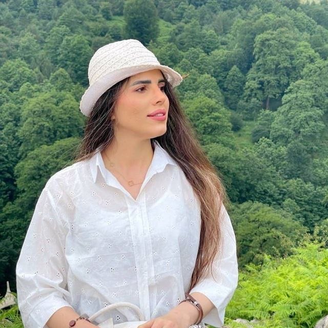 شکورا آذرخشی